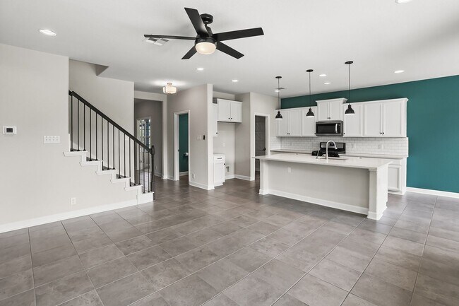Building Photo - 4 Bedroom/3 bath home Southglen Subdivision