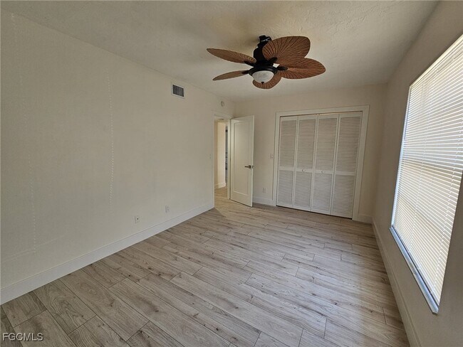 Building Photo - 521 SW 47th Terrace