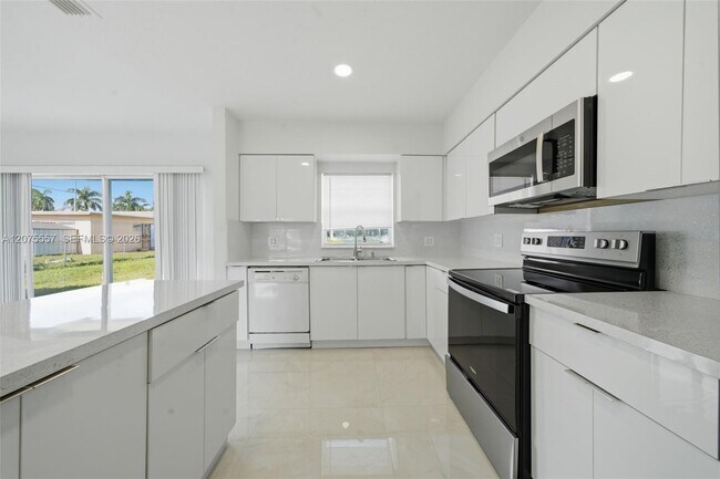 Building Photo - 11000 NW 21st Ct