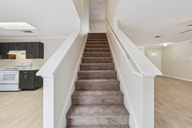Building Photo - 2703 Vinson Ct