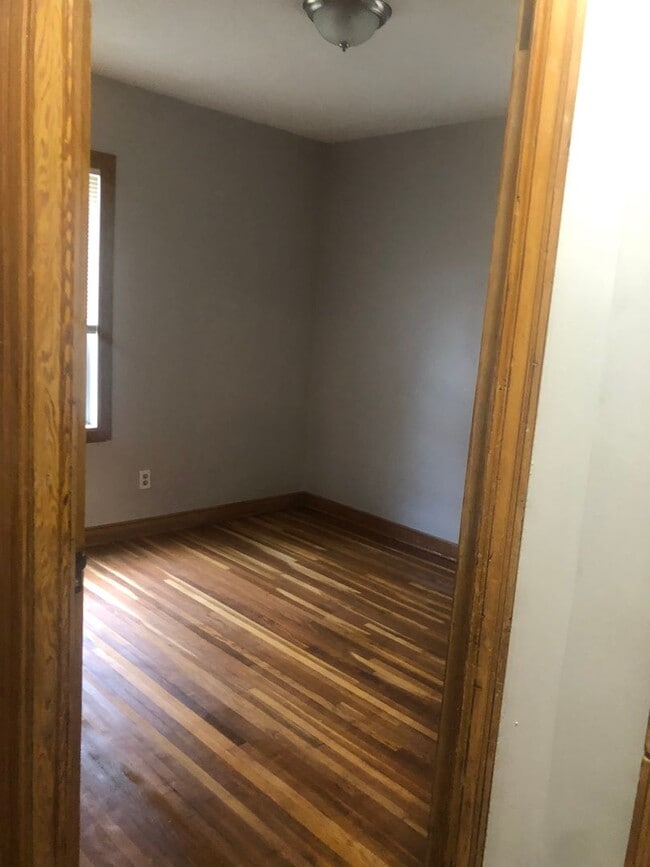 Building Photo - Cozy 3 Bedroom, 1Bath House Available o