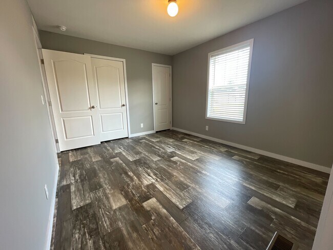 Building Photo - 38033 Ducharme Dr