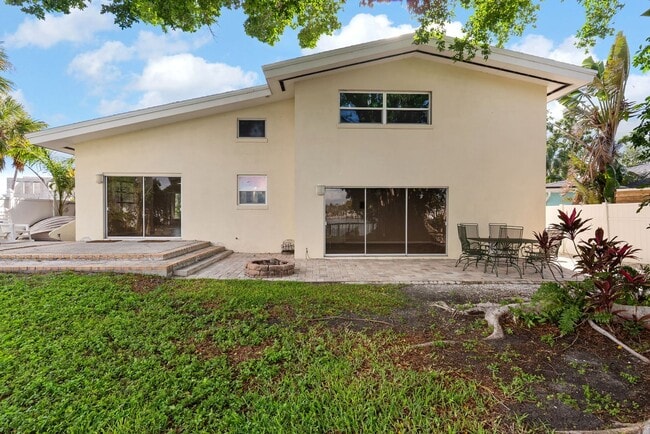 Building Photo - Waterfront 3 Bedroom in Yacht Club Estates