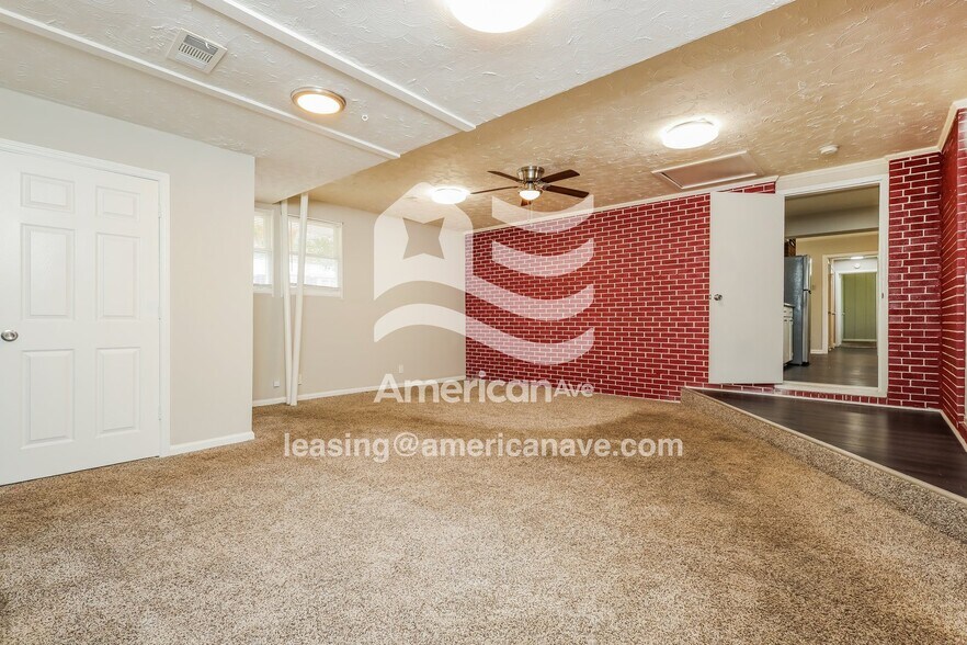 Building Photo - 3965 Mosley Dr