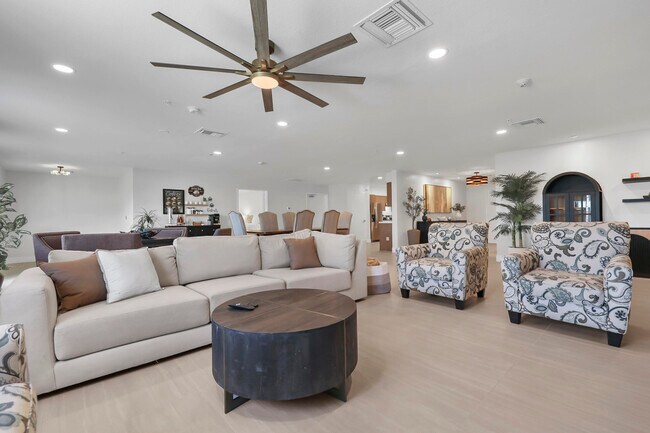 Building Photo - 2246 Paseo Roseta