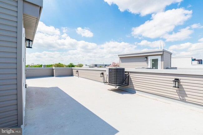Building Photo - 1351 S Myrtlewood St