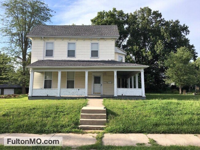 Building Photo - 301 West 5th Street Apartment A