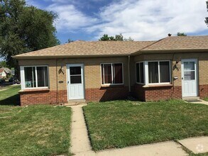 Building Photo - Great two bed / one bath in south Denver f...