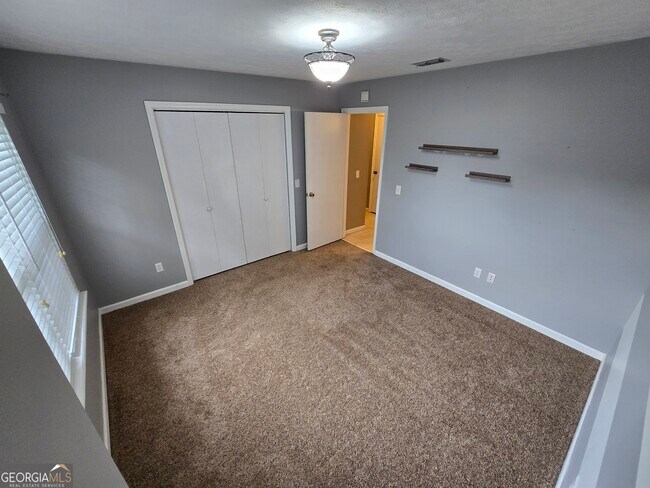 Building Photo - 127 Summerfield Dr