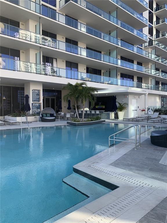 Building Photo - 275 1st Ave S