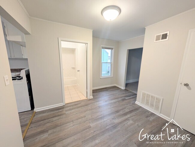 Building Photo - $200 OFF FIRST MONTH'S RENT - Cozy 2 Bedro...