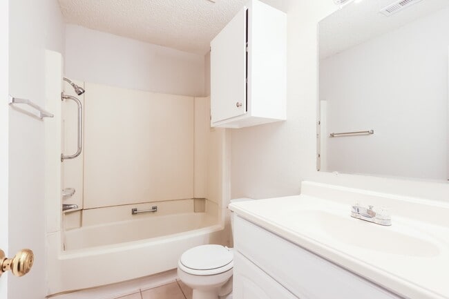 Building Photo - 9819 Kiwi Ln