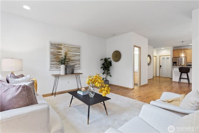 Building Photo - Spacious 3bd/3ba Townhouse