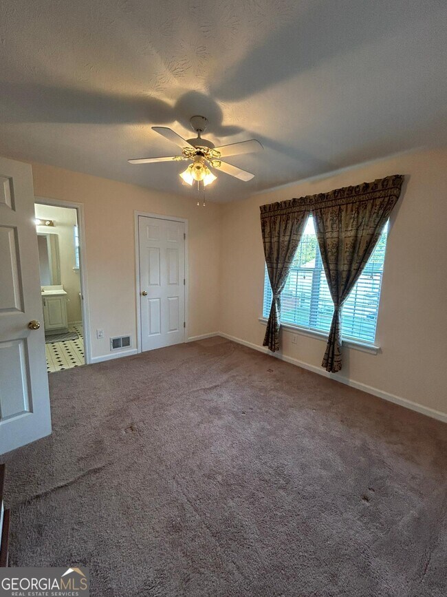 Building Photo - 5335 Lakebrooke Run