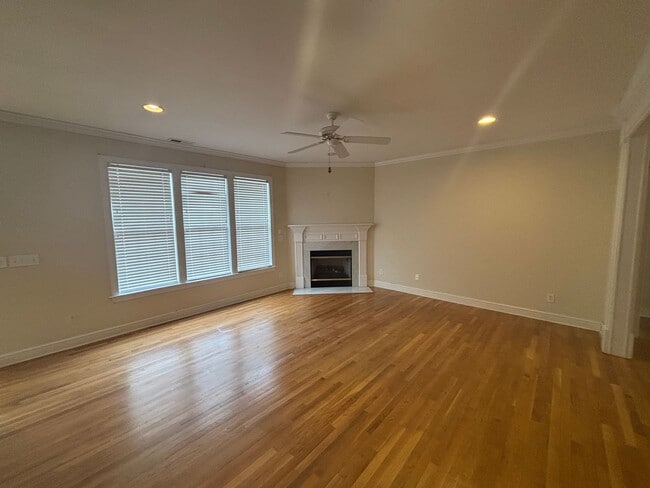 Building Photo - 3 Bed 2 Bath Home on Greenville Loop