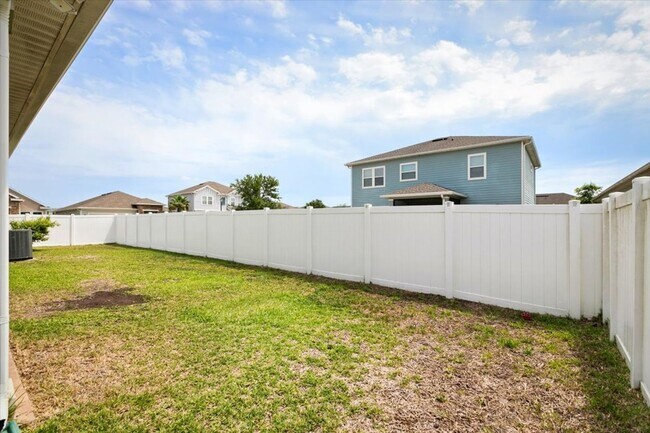 Building Photo - Beautiful 3/2 with Fully Fenced Backyard a...