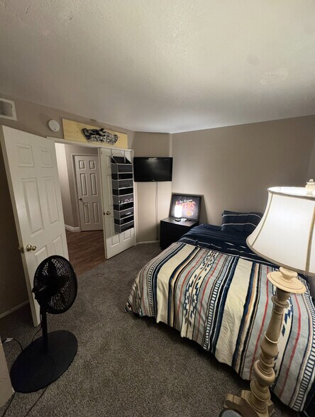 Building Photo - 10966 Larkspur Way