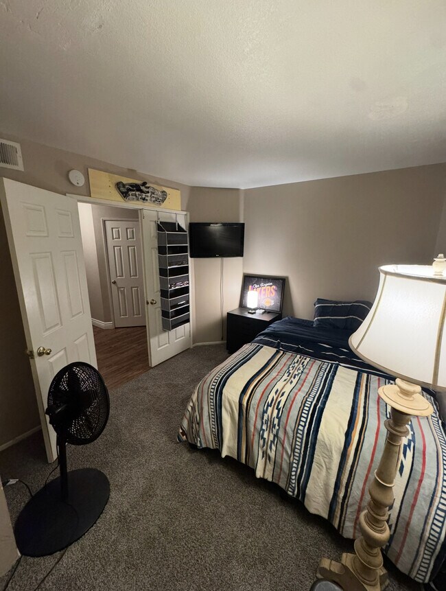 Building Photo - 10966 Larkspur Way