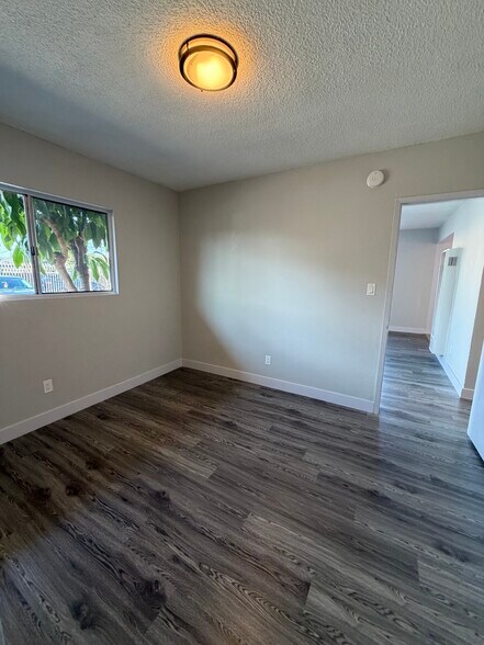 Building Photo - 7822 S Western Ave