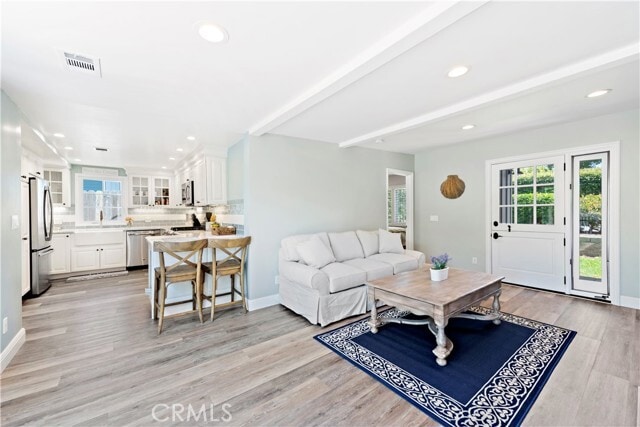 Building Photo - 480 Thalia St