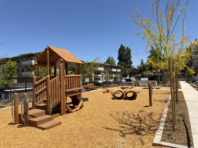 Building Photo - 543 Shockley Aly