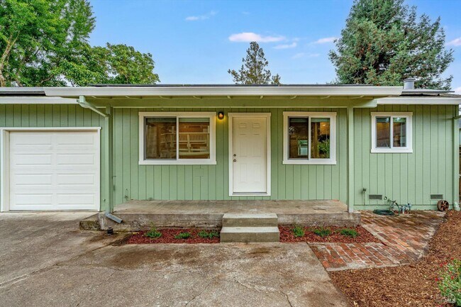 Building Photo - 310 Boyce St