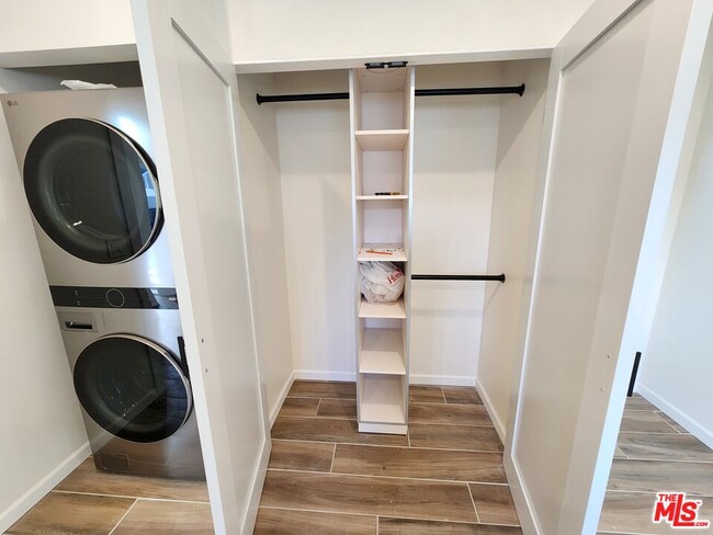 Building Photo - 3333 Thelma St