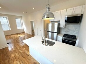 Building Photo - 1325 W 18th St