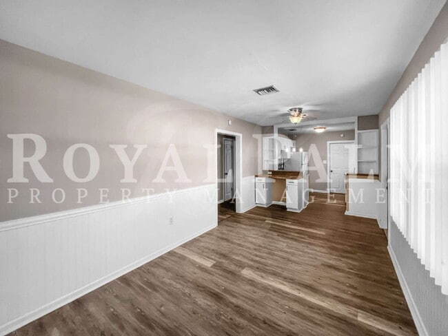 Building Photo - 1918 Grace Ave