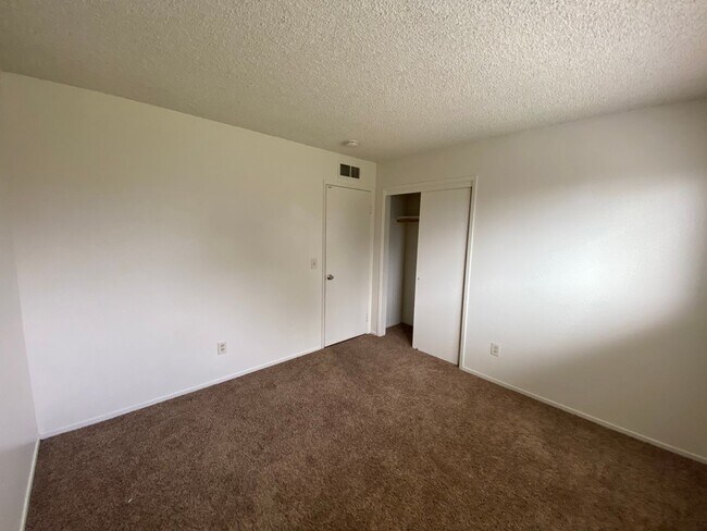 Building Photo - 2530 S Hall St