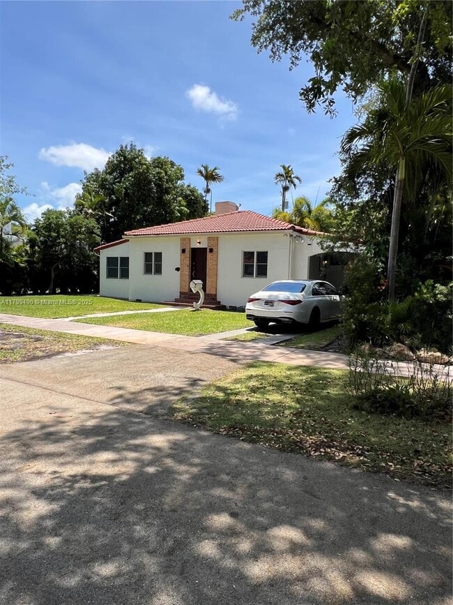 Building Photo - 314 Romano Ave