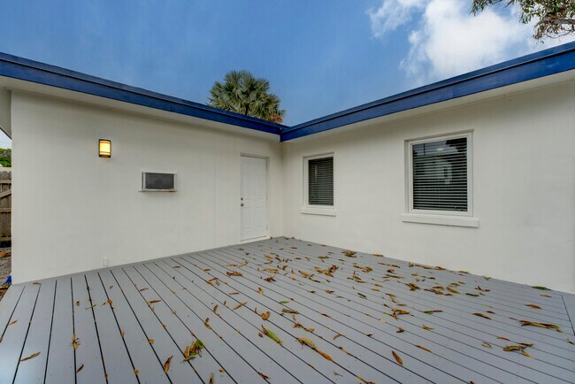 Building Photo - 840 Bradley St