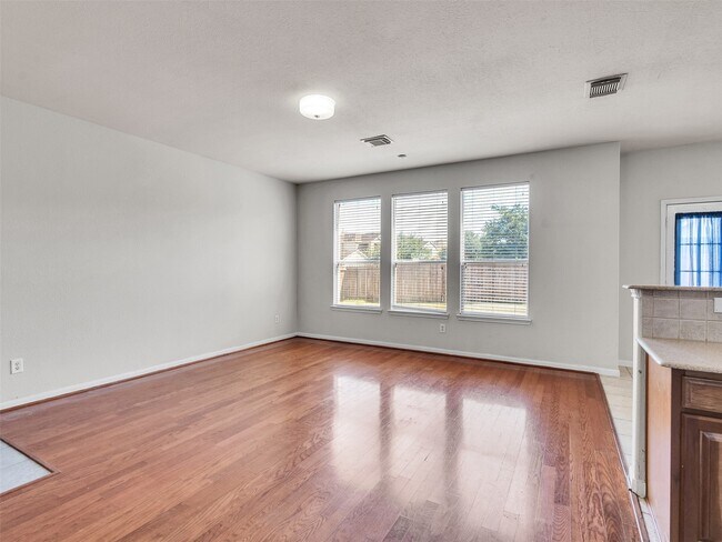 Building Photo - 29650 Legends Green Dr