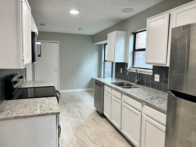 Building Photo - 1626 Hancock Dr