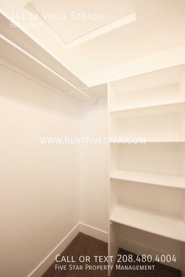 Building Photo - 341 La Valle Strada