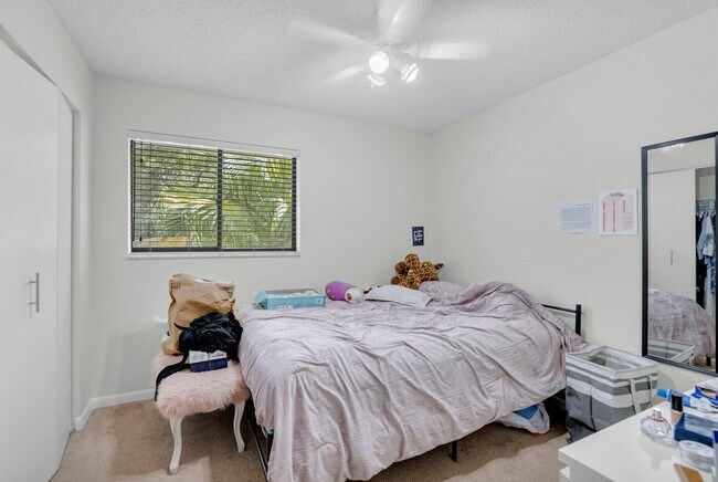Building Photo - 7690 Lago Del Mar Dr