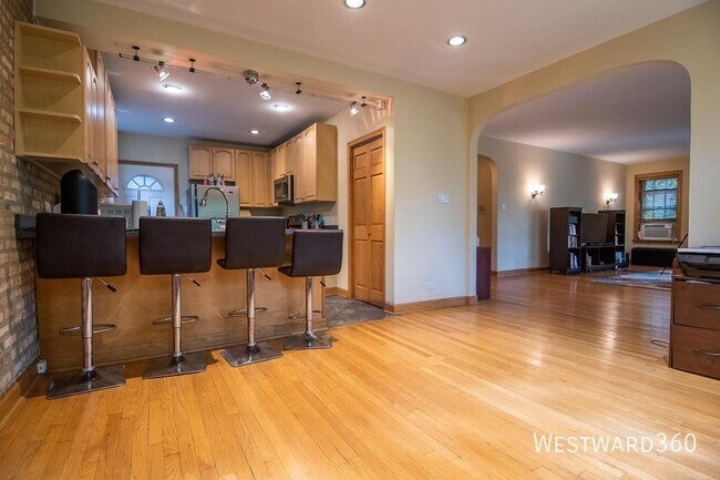 Building Photo - 821 Brummel St