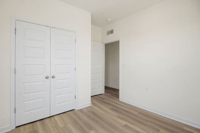 Building Photo - Brand New 2 Bedroom Condo Located in Midlo...