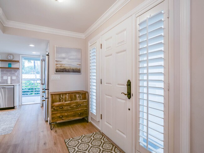 Building Photo - 8444 Oceanside Dr