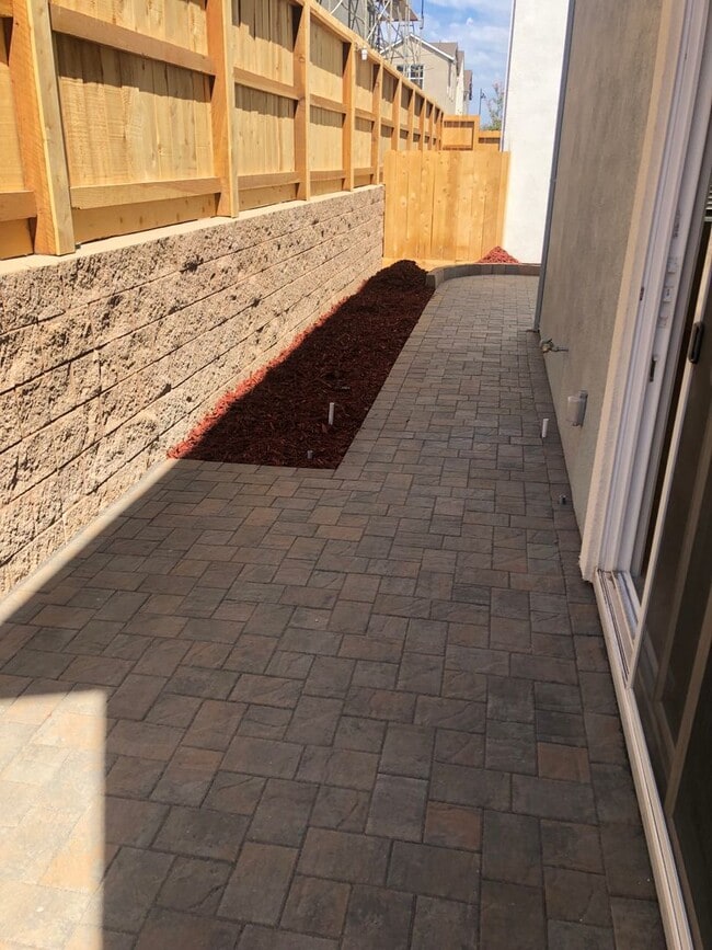 Building Photo - BEAUTIFUL FOLSOM HOME IN GATED COMMUNITY!!