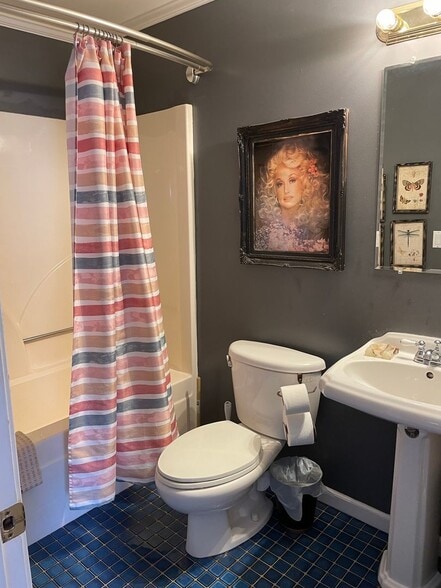 Building Photo - 174 Schools Dr