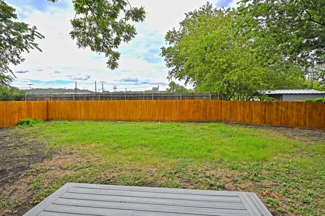Building Photo - 442 Rothe Loop
