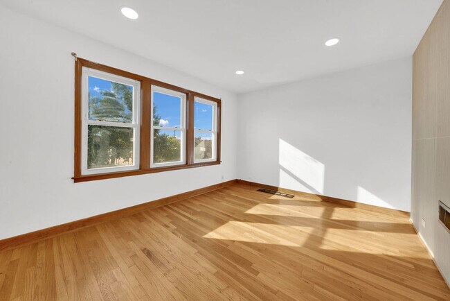Building Photo - 5527 S Mason Ave