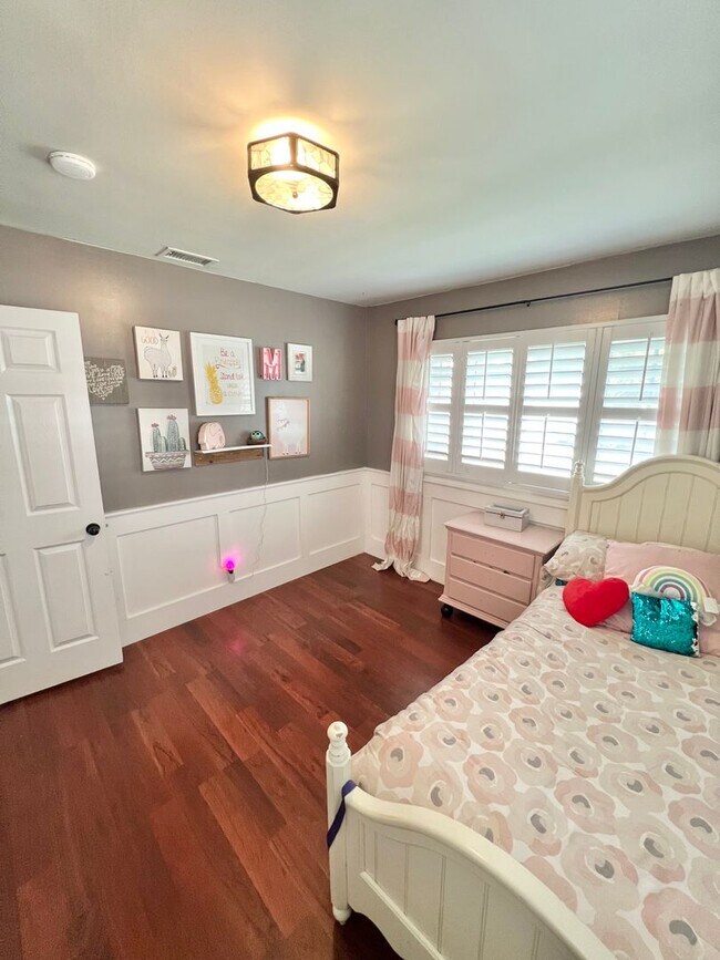 Building Photo - Spacious Remodeled Home Near El Dorado Park