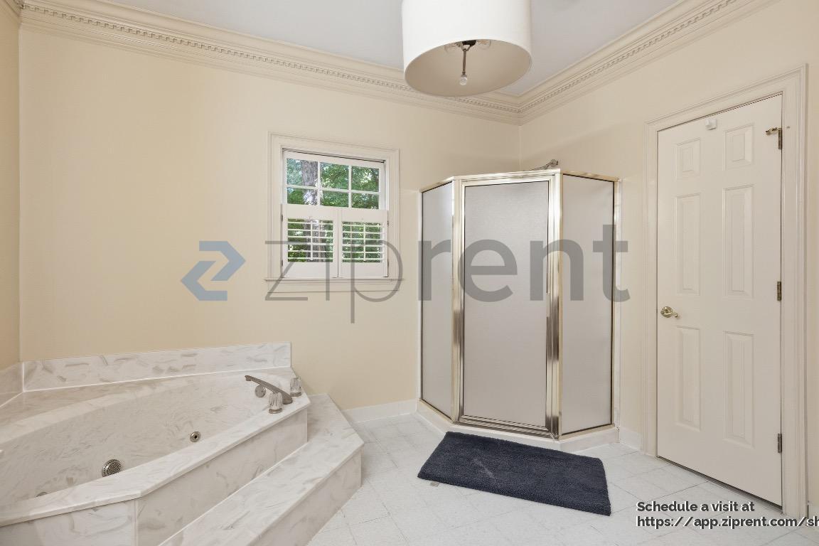 Building Photo - 2862 Clary Hill Dr