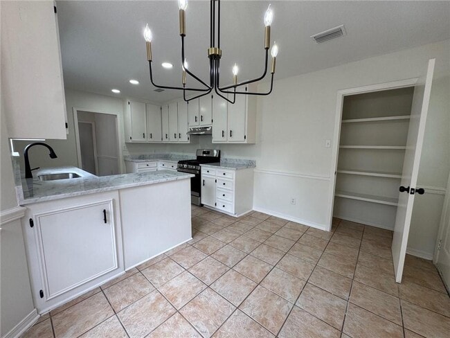 Building Photo - 1117 Pinemont Dr