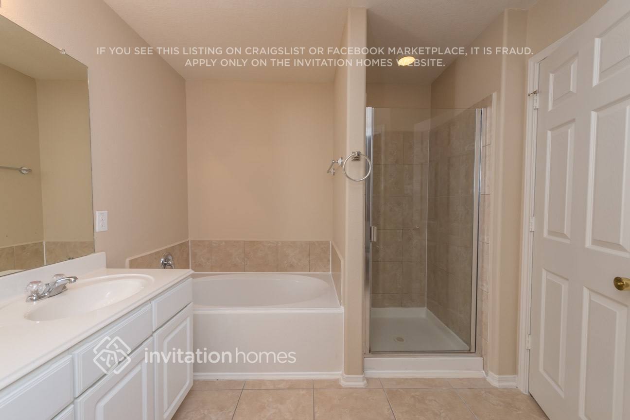 Building Photo - 3514 Barkers Crossing Ave