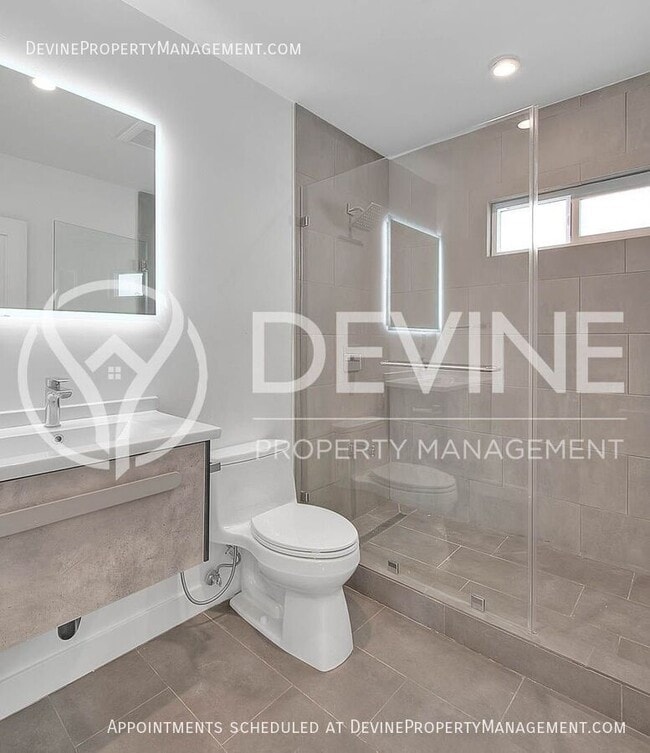 Building Photo - 3026 Greenfield Ave