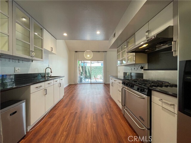 Building Photo - 5315 Village Cir Dr