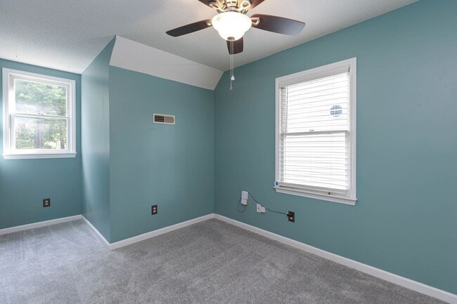 Building Photo - 3 Bed 2 Bath near Lake Jeanette